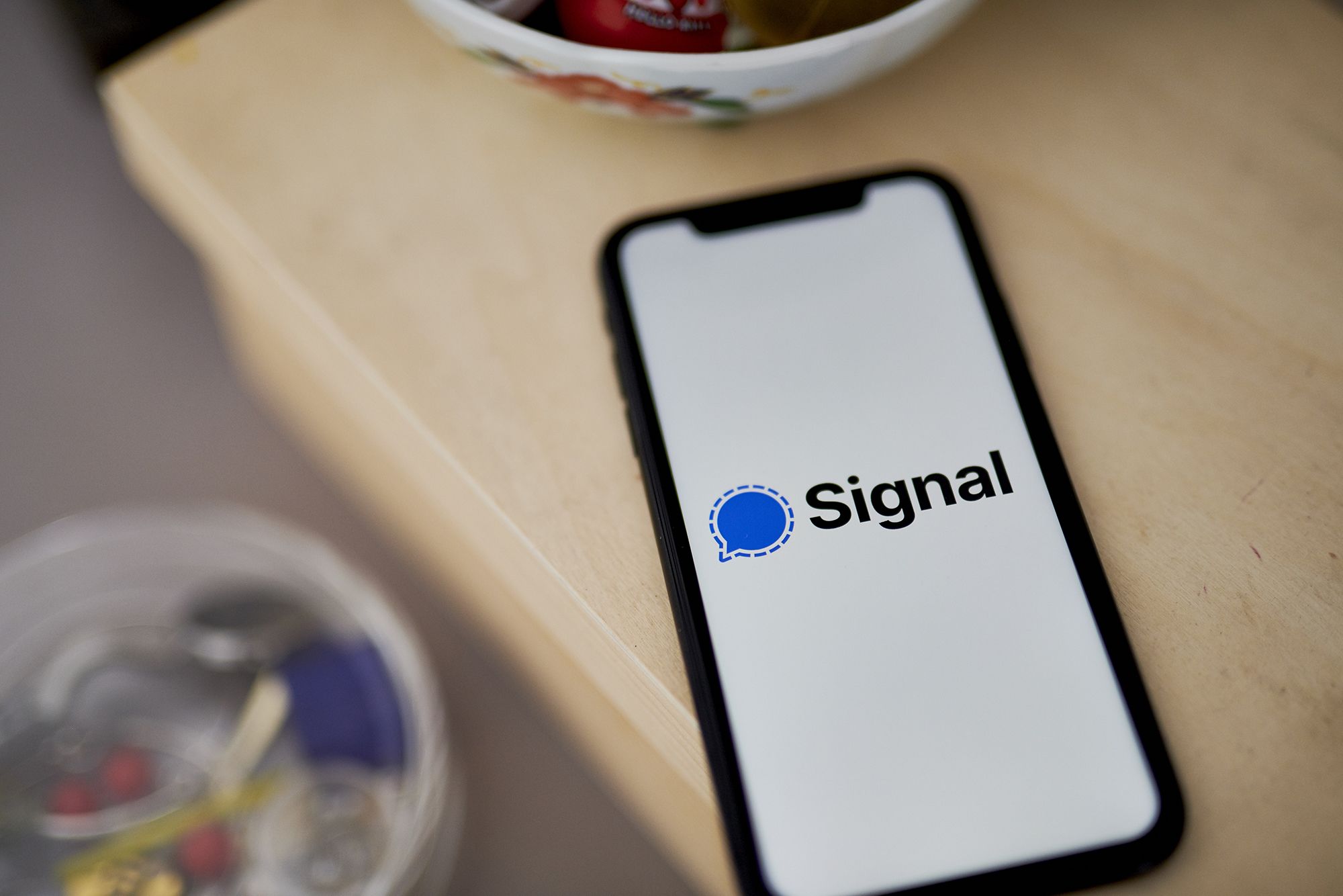 How to Add Friends on Signal? How to Obtain Active Signal Phone Number Data